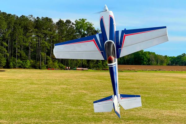 Extremeflight RC 67" Extra 260 Blau/Weiss - ARF