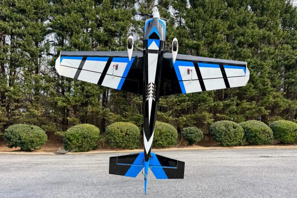 Extreme Flight RC 67" Extra NG Blau/Schwarz - ARF